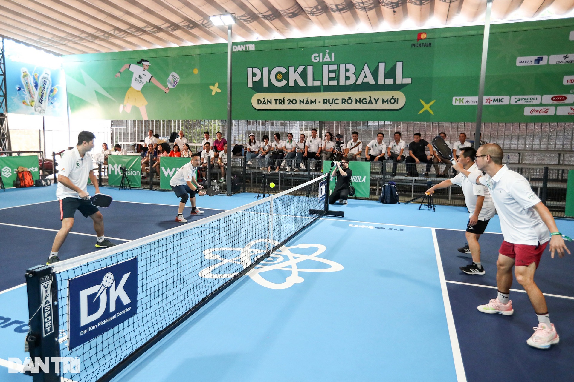 Giằng co kịch tính các trận đấu pickleball Dân trí 20 năm - Rực rỡ ngày mới - 1 Giằng co kịch tính các trận đấu pickleball Dân trí 20 năm - Rực rỡ ngày mới - 1