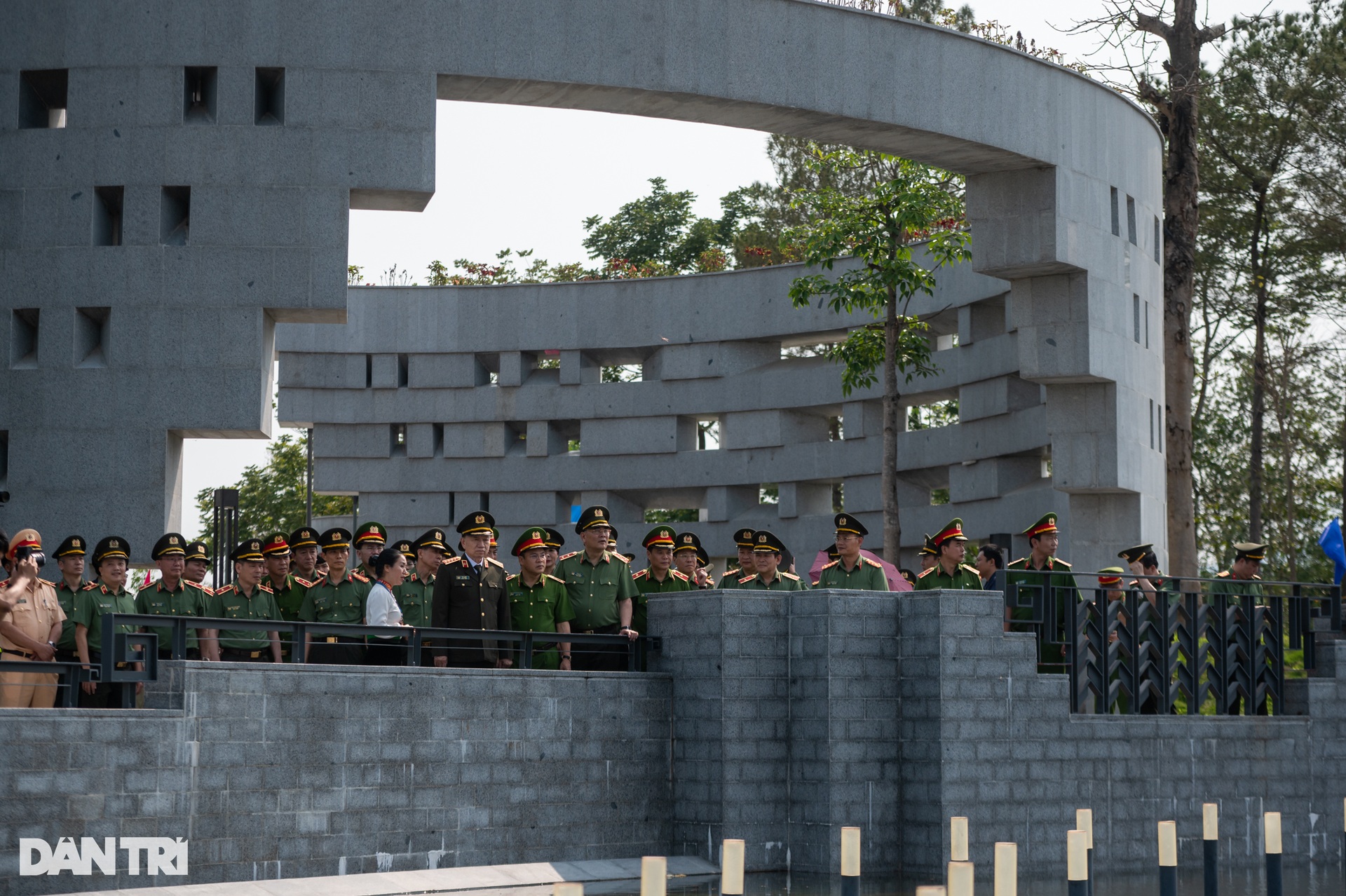 Đại tướng Tô Lâm viếng thăm Đền thờ Liệt sĩ tại Chiến trường Điện Biên Phủ - 1