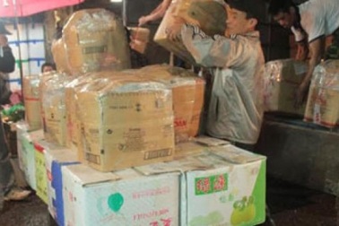 Hối hả bán buôn, làm thêm “kiếm” Tết