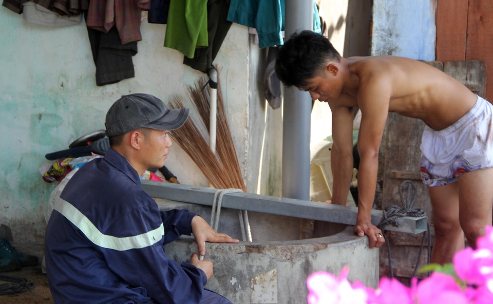 Nhặt con dao rơi dưới giếng, 2 người tử vong - 4 Nhặt con dao rơi dưới giếng, 2 người tử vong - 4