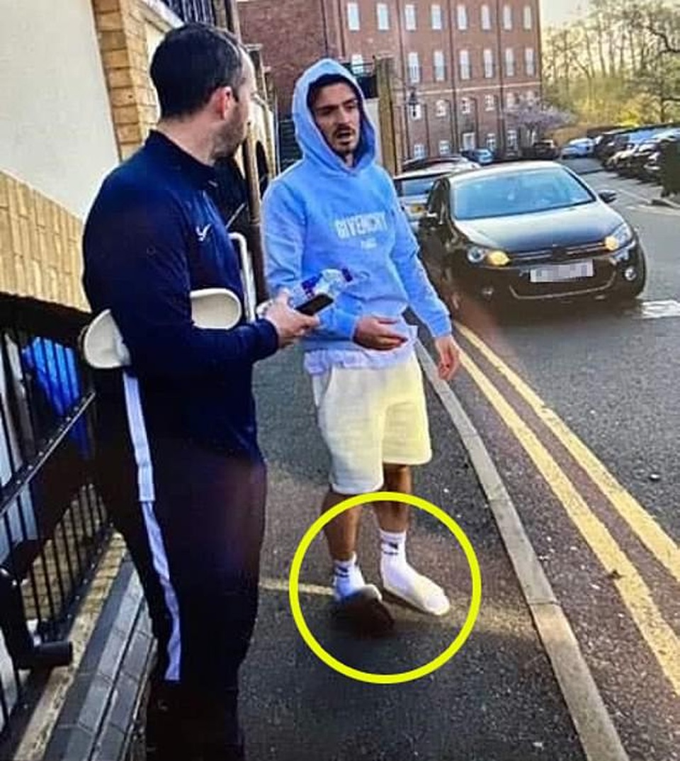 Tiệc tùng bê tha, Grealish tự khiến giấc mơ tới Man Utd nhỏ lại - 2 Tiệc tùng bê tha, Grealish tự khiến giấc mơ tới Man Utd nhỏ lại - 2