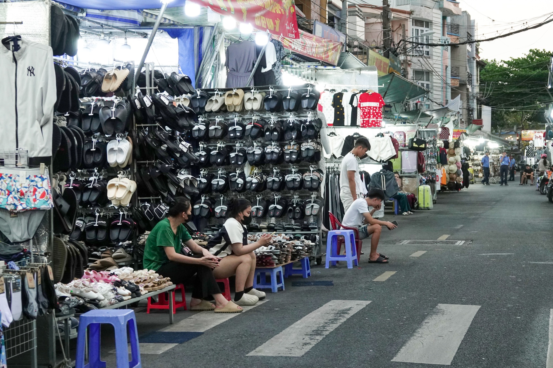 Thế tiến thoái lưỡng nan của tiểu thương chợ truyền thống - 5 Thế tiến thoái lưỡng nan của tiểu thương chợ truyền thống - 5
