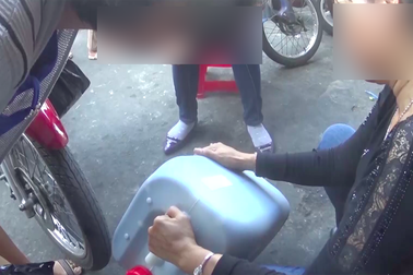 TPHCM: Tràn lan hoá chất làm rượu độc hại