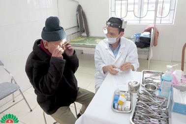 Khám cấp thuốc miễn phí cho 300 người nghèo huyện Thanh Oai