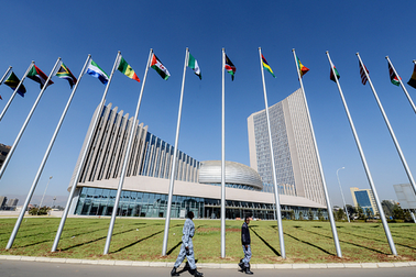 Viện trợ của Trung Quốc: Không có chuyện "cho không, biếu không”