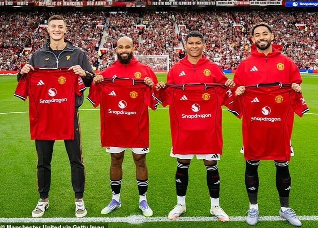 كشف السبب وراء تعاقد مانشستر يونايتد مع بنيامين سيسكو - 2 Tiết lộ lý do Man Utd chiêu mộ bằng được Benjamin Sesko - 2