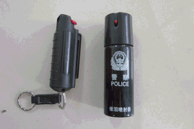 Xông vào cửa hàng điện thoại xịt hơi cay để cướp tài sản