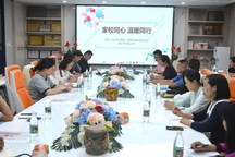 Trung Quốc: Phụ huynh gây tranh cãi vì liên tục mua quà lấy lòng giáo viên