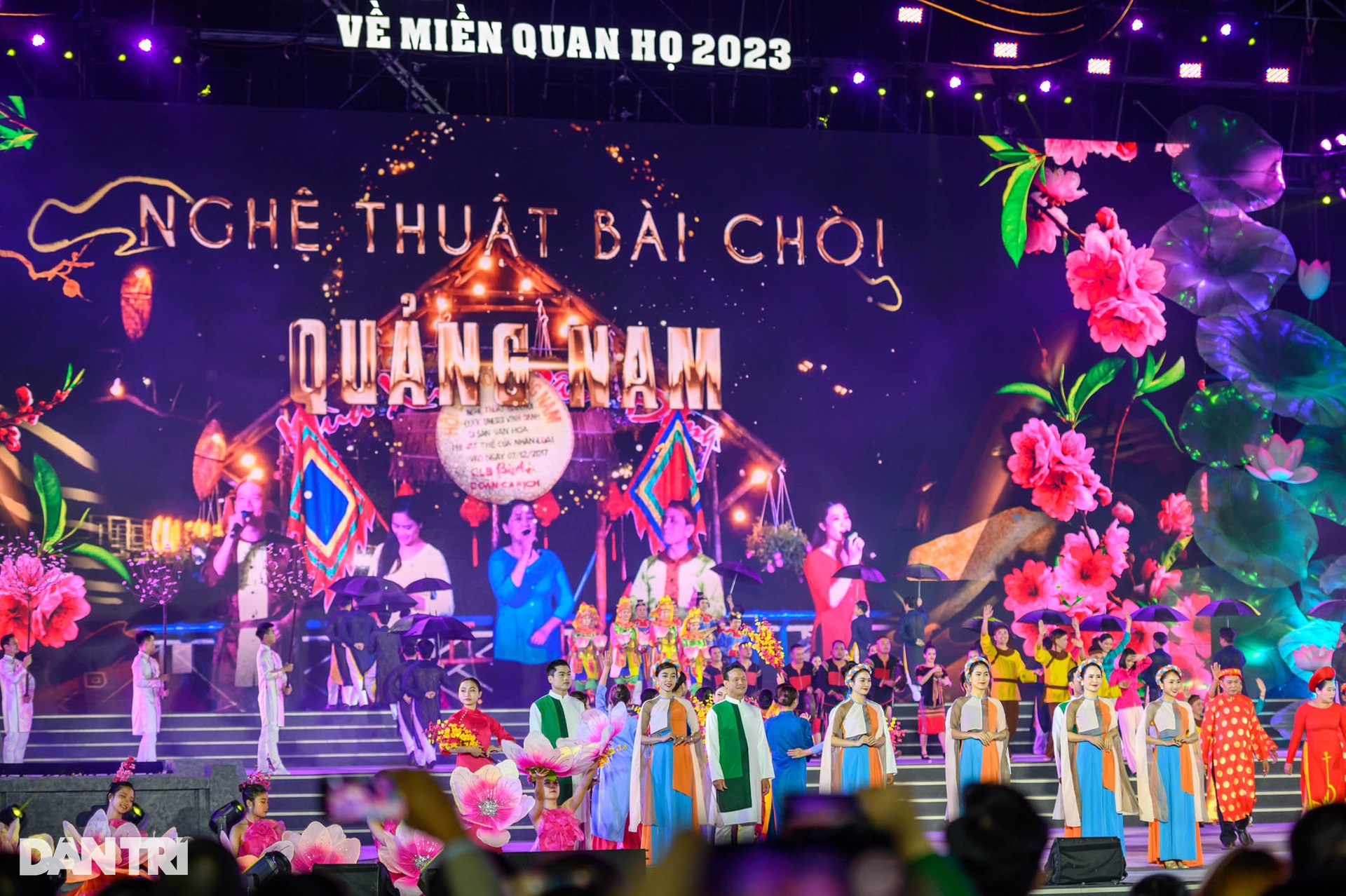 Gần 1.000 nghệ sĩ biểu diễn tại lễ khai mạc Festival Về miền Quan họ 2023 - 4 Gần 1.000 nghệ sĩ biểu diễn tại lễ khai mạc Festival Về miền Quan họ 2023 - 4