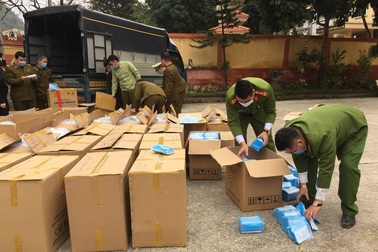 Phát hiện gần 120 nghìn khẩu trang y tế xuất lậu sang Trung Quốc
