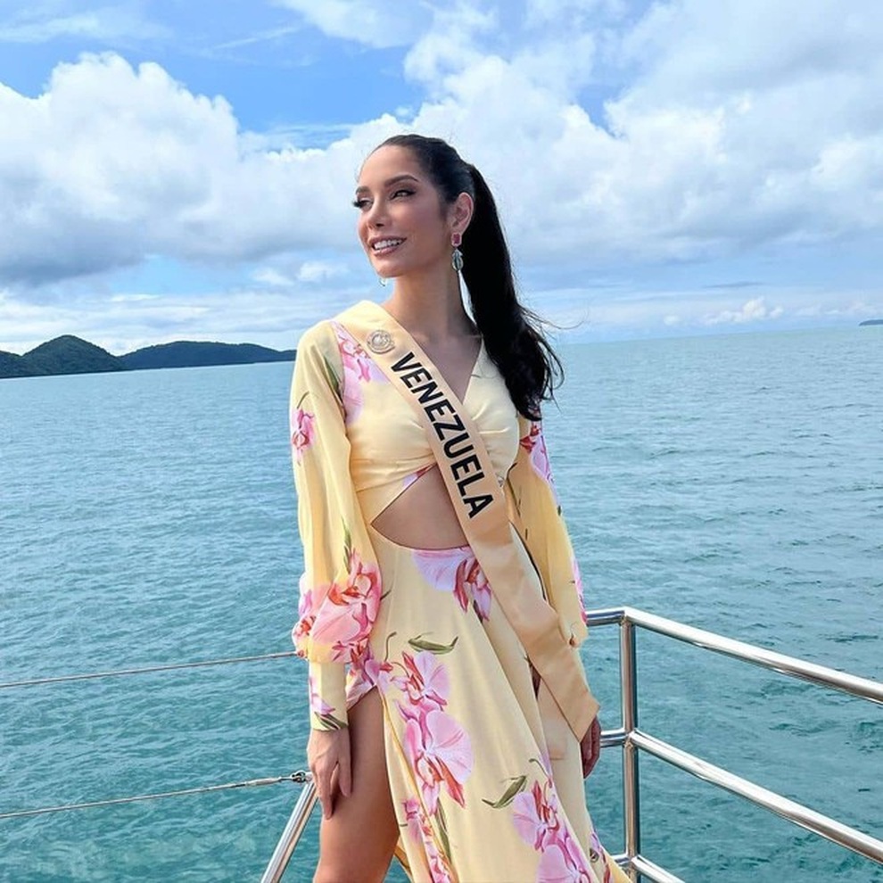 Thùy Tiên và dàn người đẹp của Hoa hậu Hòa bình 2021 khoe dáng với áo tắm - 11 Thùy Tiên và dàn người đẹp của Hoa hậu Hòa bình 2021 khoe dáng với áo tắm - 11