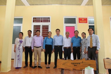 Bàn giao nhà công vụ cho giáo viên miền núi