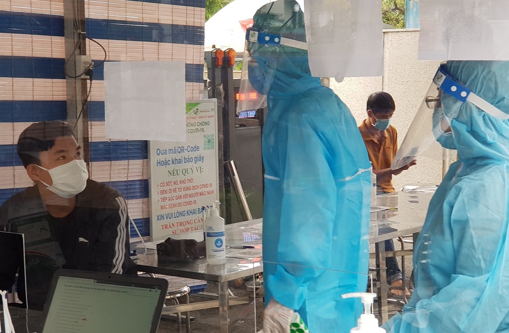 TPHCM phát hiện thêm 20 ca nghi nhiễm SARS-CoV-2 trong cộng đồng - 1 TPHCM phát hiện thêm 20 ca nghi nhiễm SARS-CoV-2 trong cộng đồng - 1