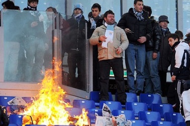 CĐV nổi loạn, Lazio Roma vội vàng “trảm tướng”