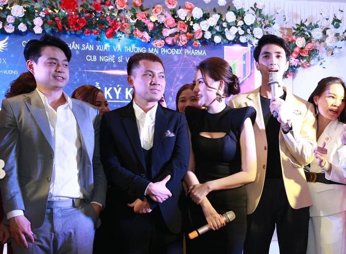 Việt Anh tiết lộ lý do chức Chủ tịch CLB của NSND Hoàng Dũng chưa ai thay - 7 Việt Anh tiết lộ lý do chức Chủ tịch CLB của NSND Hoàng Dũng chưa ai thay - 7