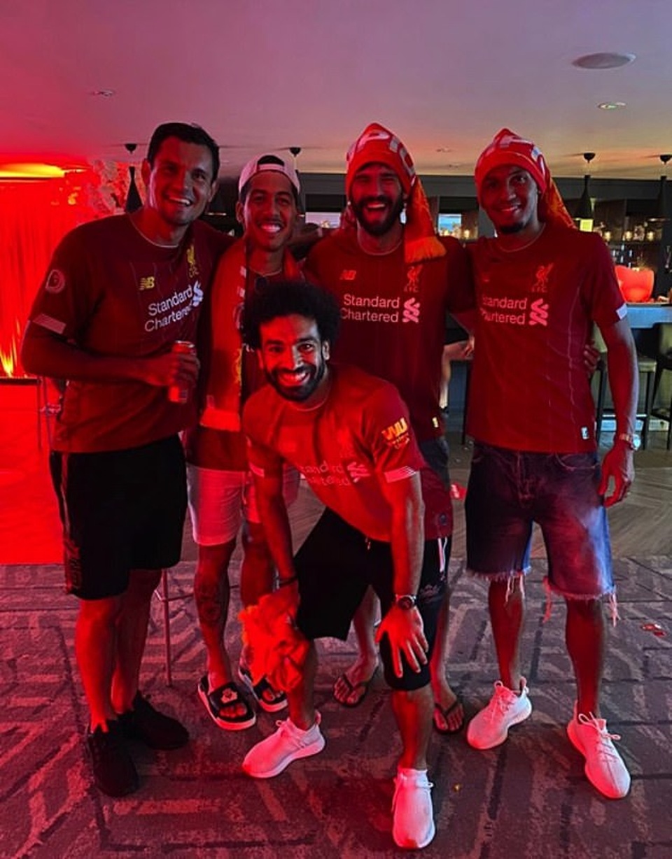 Dàn sao Liverpool vỡ òa, ăn mừng chức vô địch cực sung - 2 Dàn sao Liverpool vỡ òa, ăn mừng chức vô địch cực sung - 2
