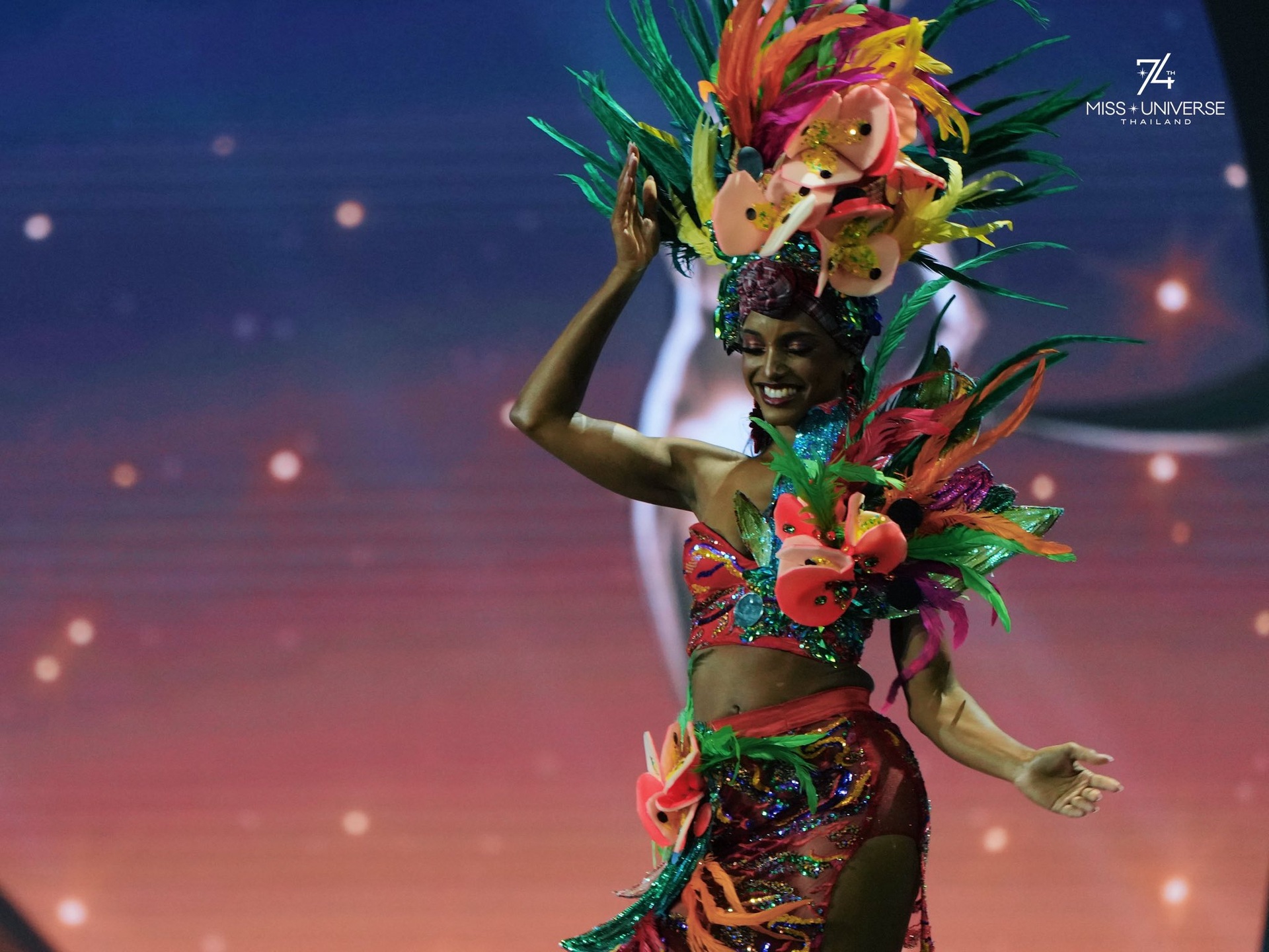 Màn biến hình độc lạ của người đẹp Na Uy gây sốt Hoa hậu Hoàn vũ 2025 - 9