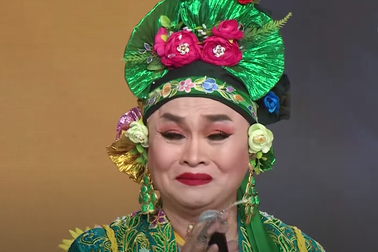 "Vua hài đất Bắc" Xuân Hinh bật khóc nhớ thời cơ cực phải đi buôn kiếm sống