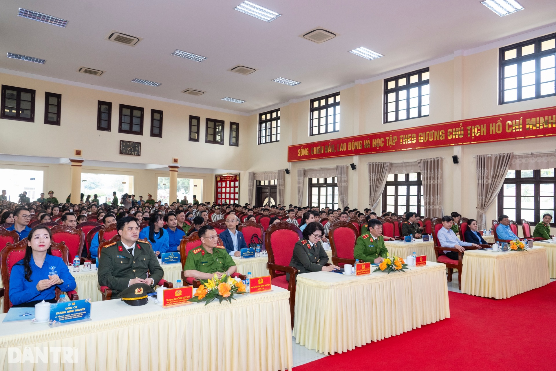 Nữ phạm nhân khóc nức nở, khát khao hoàn lương trở về với gia đình - 1 Nữ phạm nhân khóc nức nở, khát khao hoàn lương trở về với gia đình - 1