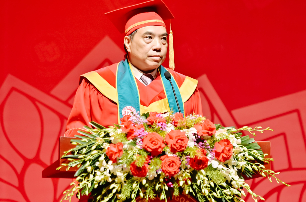 Hiệu trưởng Trường Đại học Ngoại thương khuyên sinh viên cháy hết mình - 1 Hiệu trưởng Trường Đại học Ngoại thương khuyên sinh viên cháy hết mình - 1