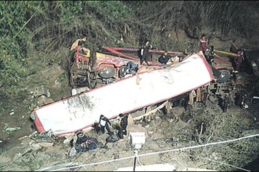 Thái Lan: Tai nạn xe khách thảm khốc, 29 người chết