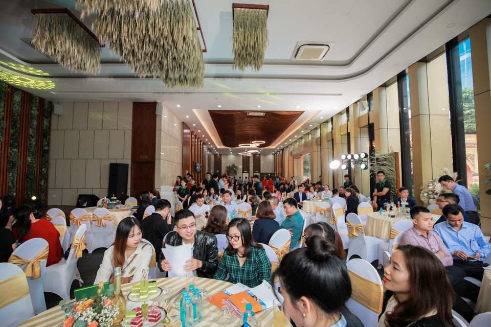 Him Lam Vạn Phúc tiếp tục gây sốt tại lễ mở bán phân khu Barres - 1 Him Lam Vạn Phúc tiếp tục gây sốt tại lễ mở bán phân khu Barres - 1