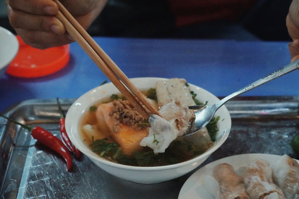 Vợ chồng người Tày cõng đặc sản Cao Bằng về Hà Nội - 7