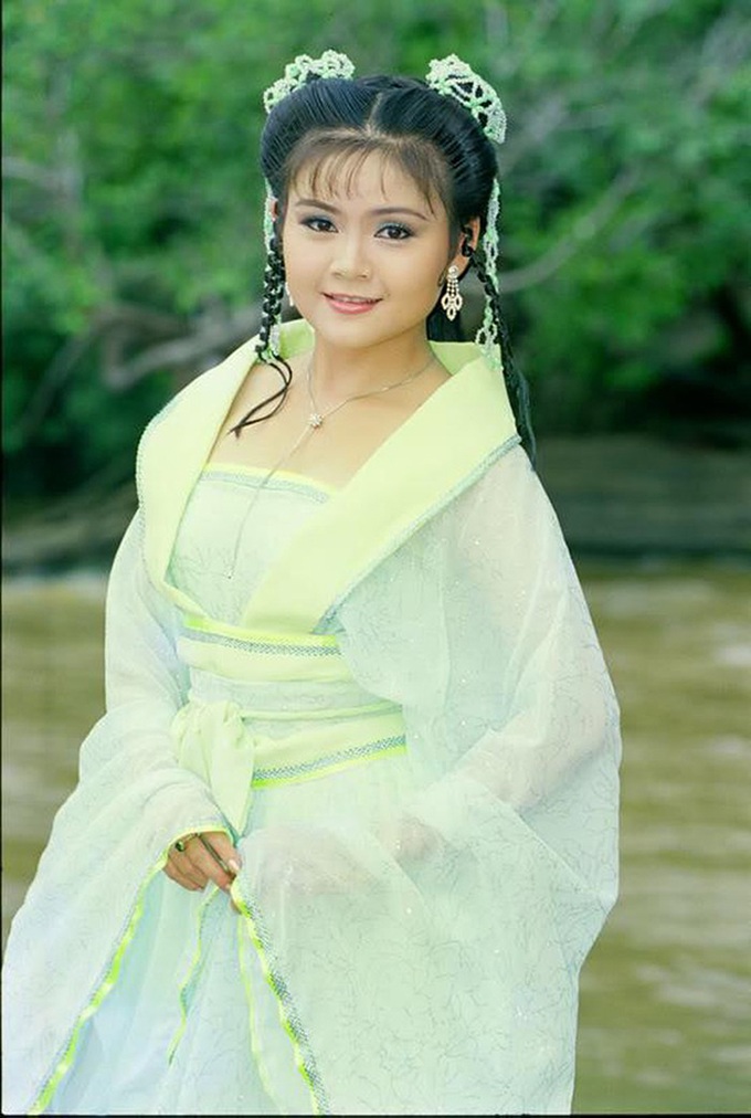 Thông tin ít người biết về hôn nhân của Kim Tử Long và vợ ba kém 11 tuổi - Ảnh 1. Thông tin ít người biết về hôn nhân của Kim Tử Long và vợ ba kém 11 tuổi - Ảnh 1.
