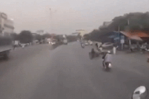 Tránh “nữ ninja” sang đường ẩu, container suýt đâm vào xe chạy ngược chiều