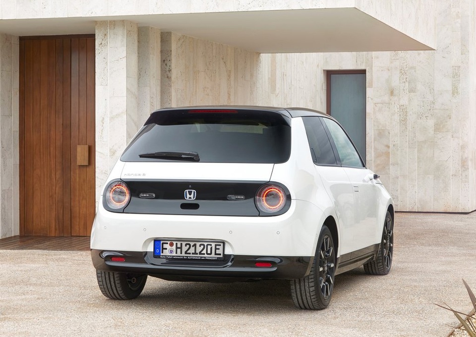 Honda E lách khe hẹp trên thị trường xe chạy điện - 5 Honda E lách khe hẹp trên thị trường xe chạy điện - 5