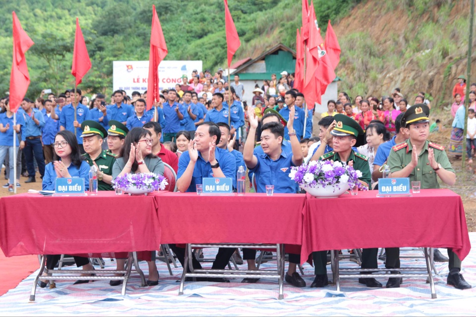 Tỉnh đoàn Nghệ An ra quân tình nguyện ở biên giới Việt - Lào - 4 Tỉnh đoàn Nghệ An ra quân tình nguyện ở biên giới Việt - Lào - 4