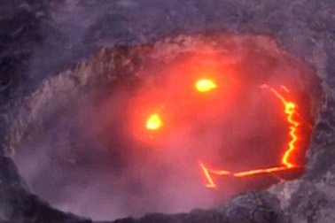 Kinh ngạc hình ảnh núi lửa… “biết cười”