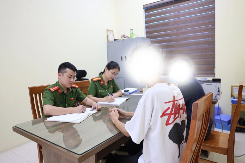 Cảnh giác thủ đoạn giả danh công an, dựng cảnh “bắt cóc ảo” - 1 Cảnh giác thủ đoạn giả danh công an, dựng cảnh “bắt cóc ảo” - 1