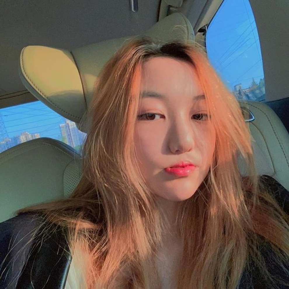 Con gái Vương Phi cao 170 cm, là hot girl sành điệu - 5 Con gái Vương Phi cao 170 cm, là hot girl sành điệu - 5