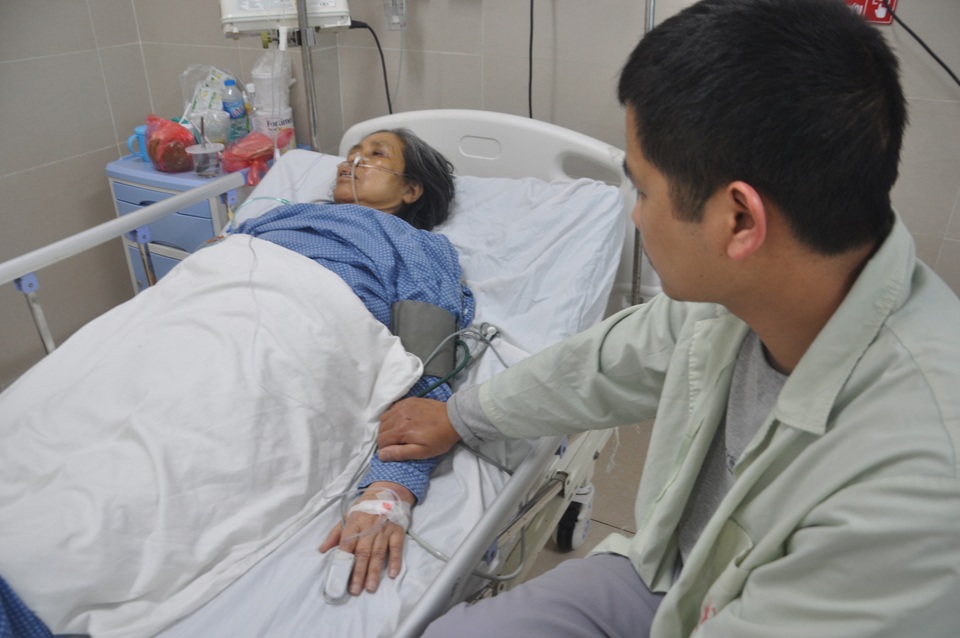 Xót xa cảnh người mẹ nghèo xin bác sĩ về nhà chờ chết! - 3 Xót xa cảnh người mẹ nghèo xin bác sĩ về nhà chờ chết! - 3