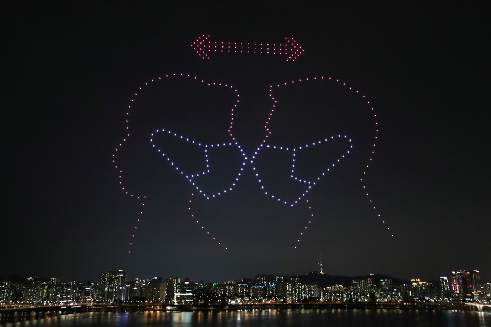 Mãn nhãn với màn trình diễn drone để tuyên truyền chống Covid-19 - 2 Mãn nhãn với màn trình diễn drone để tuyên truyền chống Covid-19 - 2