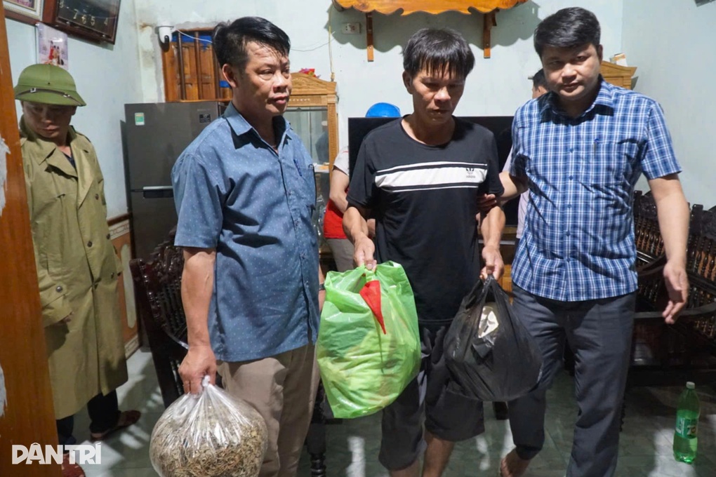 Họp khẩn trong đêm, di dời hơn 1.800 người dân trước giờ bão Kajiki đổ bộ - 2 Họp khẩn trong đêm, di dời hơn 1.800 người dân trước giờ bão Kajiki đổ bộ - 2