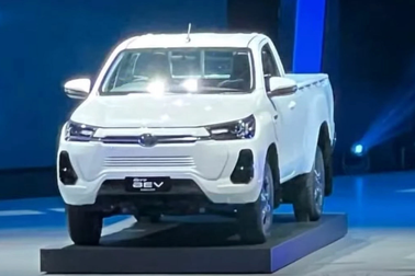 Toyota gây bất ngờ khi ra mắt concept xe bán tải chạy điện