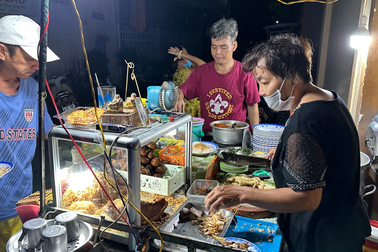 Trải nghiệm quán cơm "âm phủ" An Giang, chỉ mở cửa nửa đêm đến rạng sáng