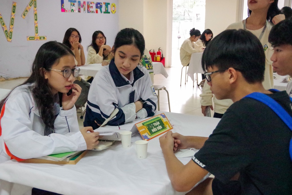 Học sinh trường chuyên bày cách luyện thi hiệu quả vào cấp 3 - 2 Học sinh trường chuyên bày cách luyện thi hiệu quả vào cấp 3 - 2