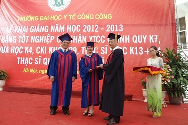 Hơn 300 sinh viên, học viên tốt nghiệp ĐH Y tế Công cộng 