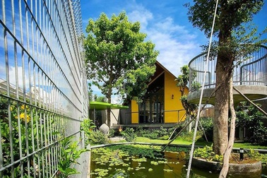 Nhà lắp ghép dành tối đa đất nuôi gà, làm ao đẹp như resort ở Long An