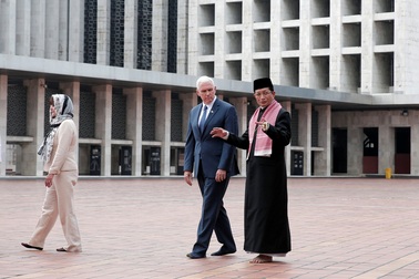 Phó Tổng thống Mỹ thăm nhà thờ Hồi giáo lớn nhất Đông Nam Á