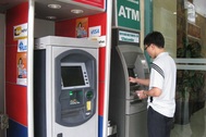 Phí ATM bị tận thu đến... bất ngờ