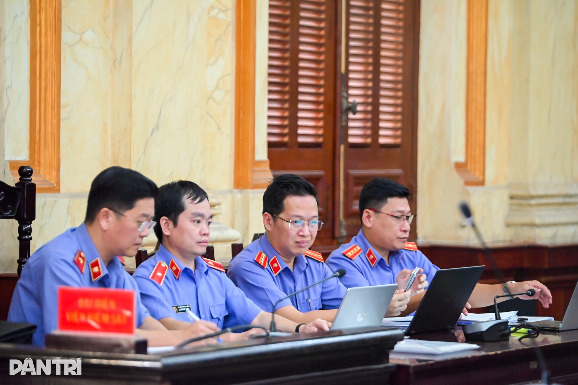 Vụ trục lợi 10 tấn vàng: Cựu Tổng giám đốc SJC cùng 15 đồng phạm hầu tòa - 10 Vụ trục lợi 10 tấn vàng: Cựu Tổng giám đốc SJC cùng 15 đồng phạm hầu tòa - 10