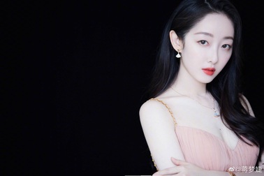 Diễn viên "Tân hồng lâu mộng" bức xúc vì bị chụp lén, phát tán ảnh nhạy cảm