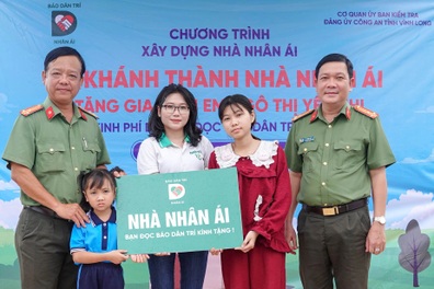 Khánh thành nhà Nhân ái do bạn đọc tặng 2 chị em mồ côi ở Vĩnh Long