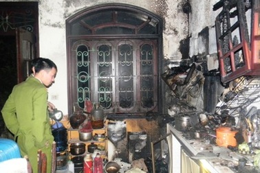 Quên tắt bếp gas, cháy nhà ngày tết