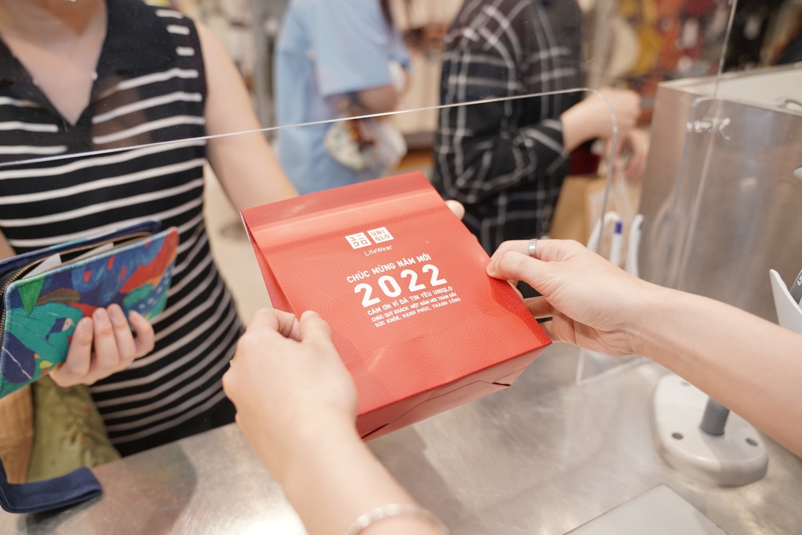 Đầu năm mới, UNIQLO tặng bánh truyền thống cùng loạt item sale đậm - 2 Đầu năm mới, UNIQLO tặng bánh truyền thống cùng loạt item sale đậm - 2