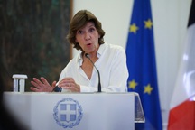 Pháp cam kết chuyển vũ khí cho đồng minh quân sự của Nga